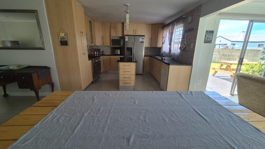 To Let 3 Bedroom Property for Rent in Aston Bay Eastern Cape